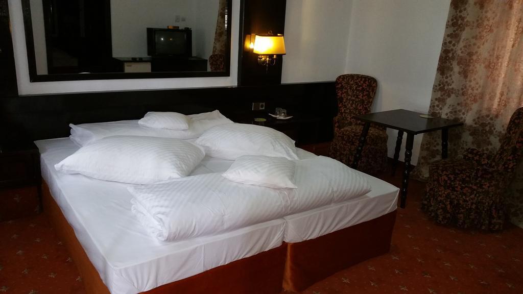 Conacul Balta Alba Hotel Luaran gambar