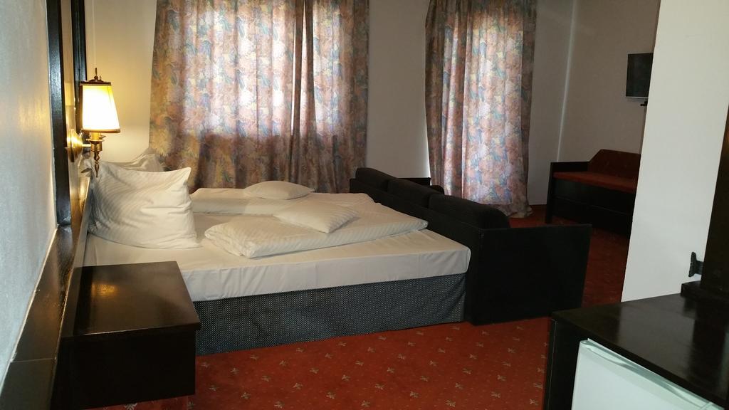 Conacul Balta Alba Hotel Luaran gambar