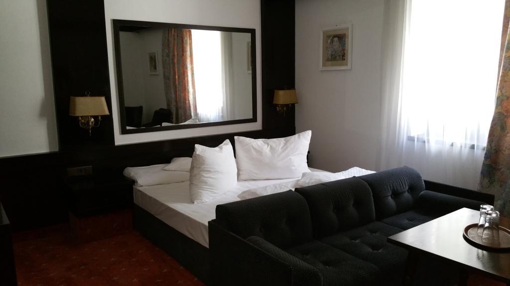 Conacul Balta Alba Hotel Luaran gambar
